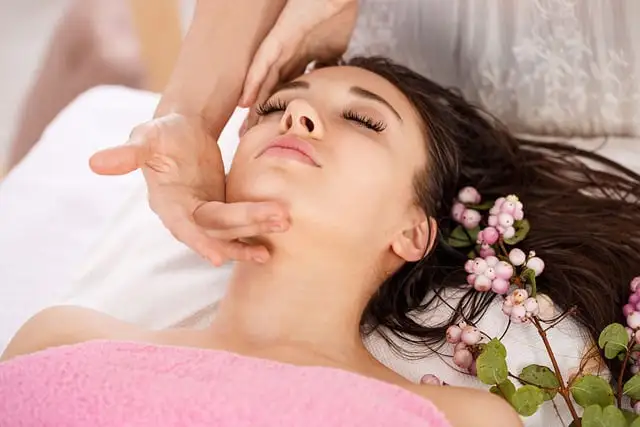 Harnessing the Essence of Simplicity for Radiant Skin: The Minimalist Skincare Philosophy